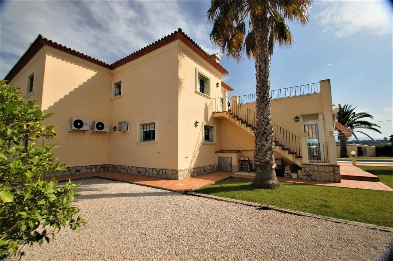 Chalet de 4 habitaciones en Dénia en venta con piscina - 1.300.000 € (Ref: 4119267)