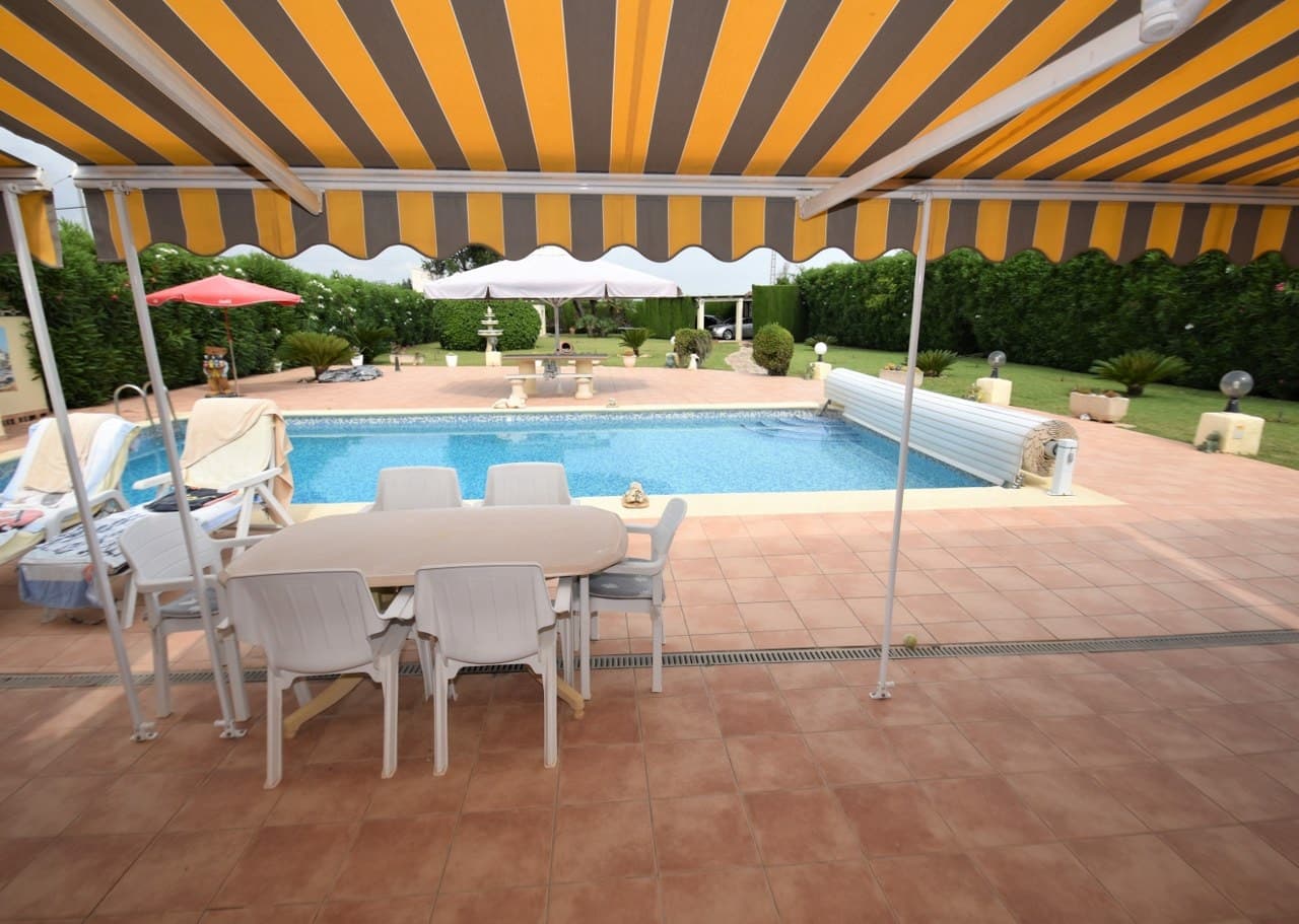 5 Zimmer Villa zu verkaufen in Els Poblets mit Pool - 765.000 € (Ref: 6144697)