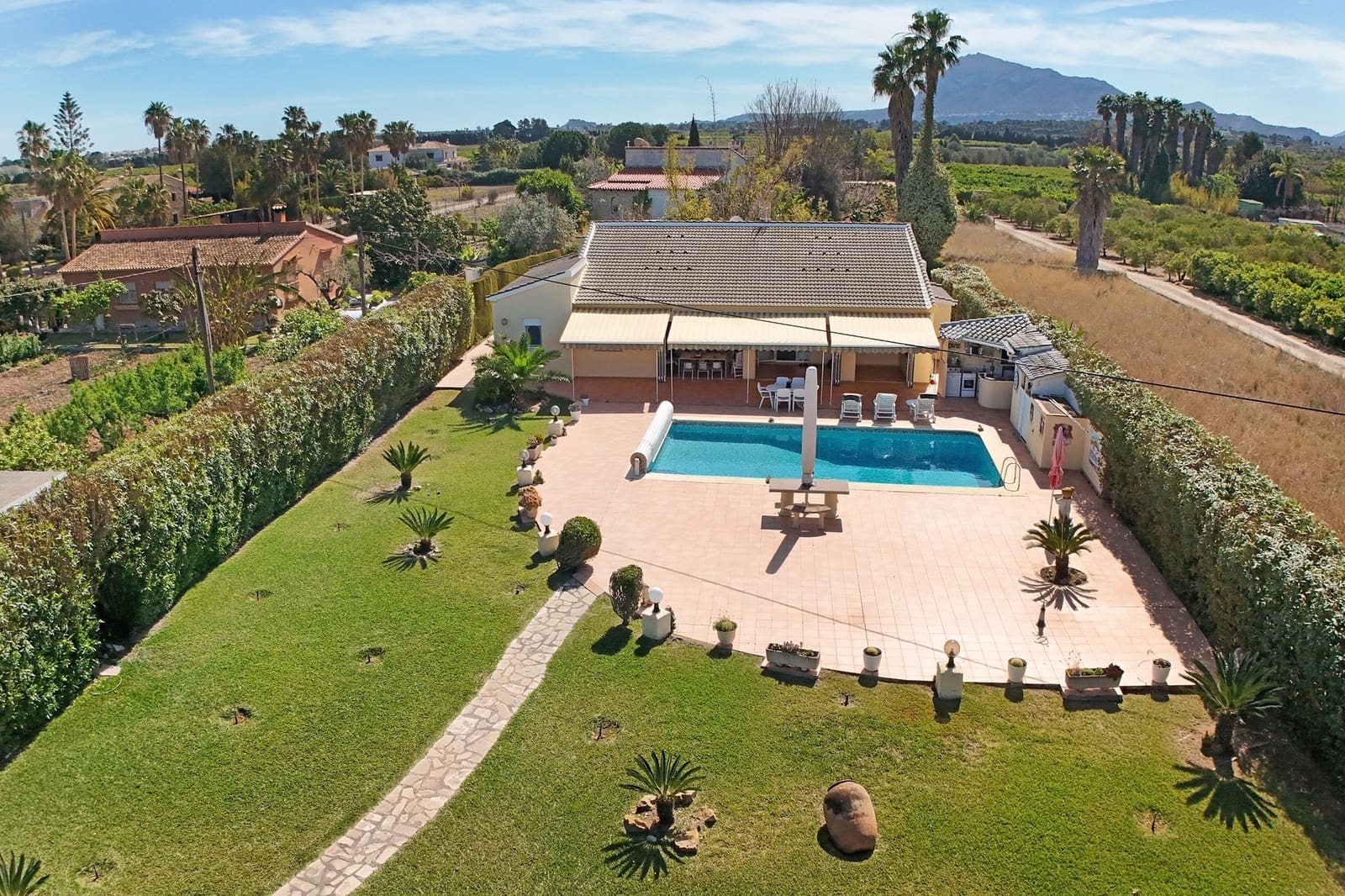 5 Zimmer Villa zu verkaufen in Els Poblets mit Pool - 765.000 € (Ref: 6144697)