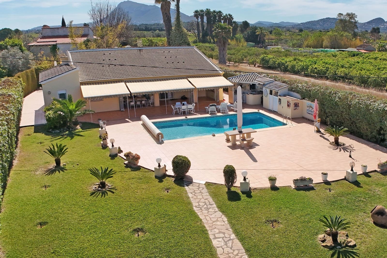 5 Zimmer Villa zu verkaufen in Els Poblets mit Pool - 765.000 € (Ref: 6144697)