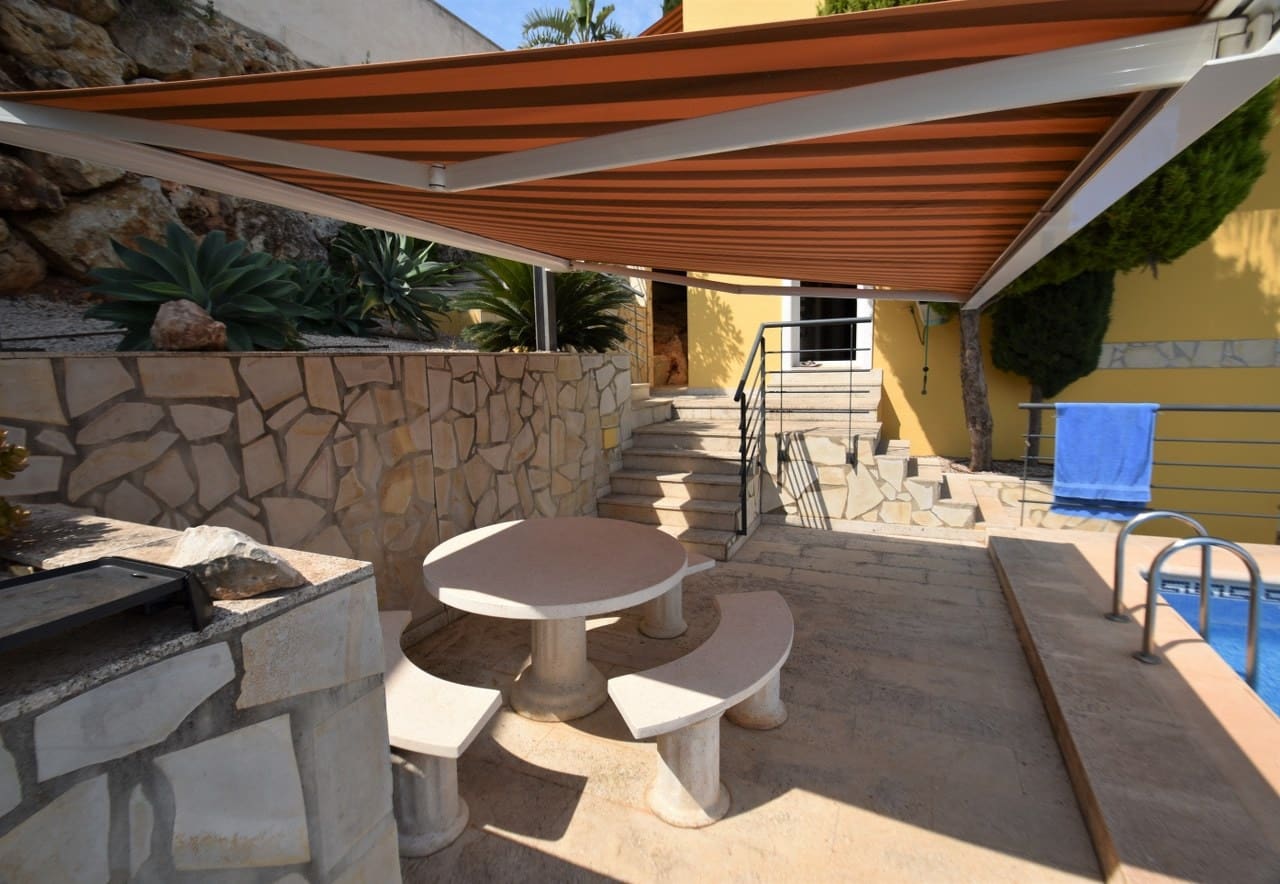 Chalet de 3 habitaciones en Dénia en venta con piscina - 590.000 € (Ref: 6250851)