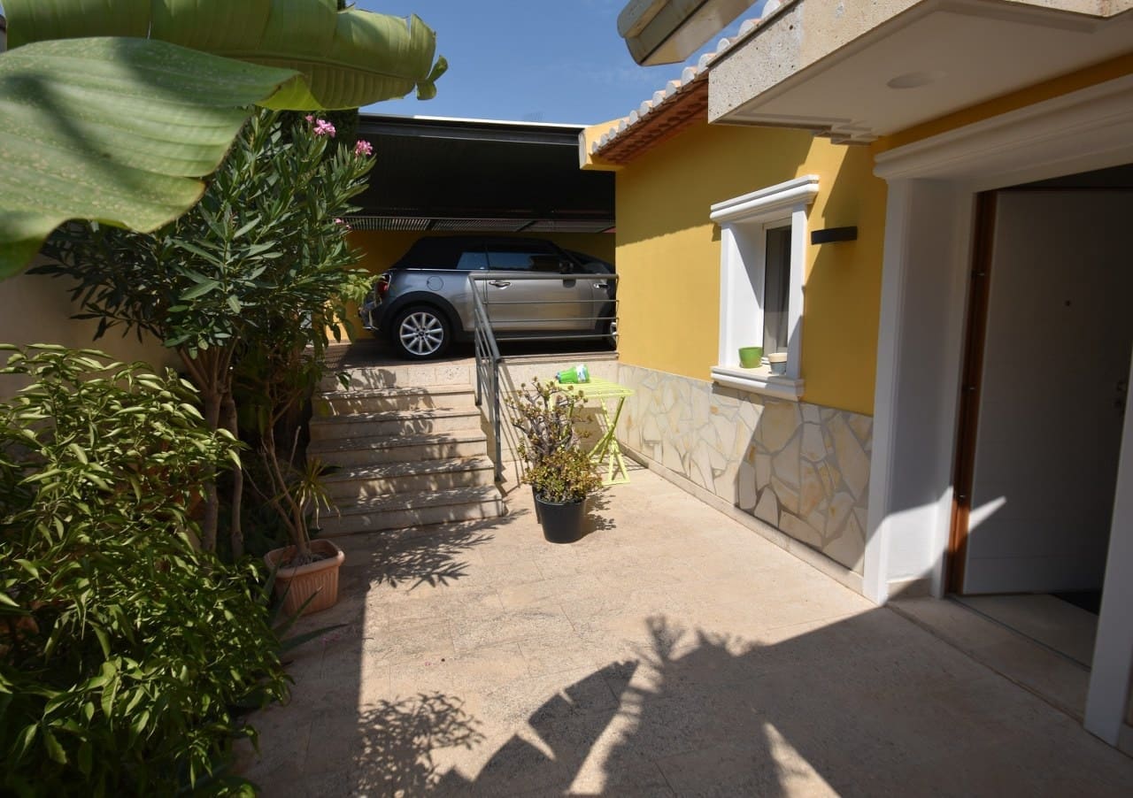 Chalet de 3 habitaciones en Dénia en venta con piscina - 590.000 € (Ref: 6250851)