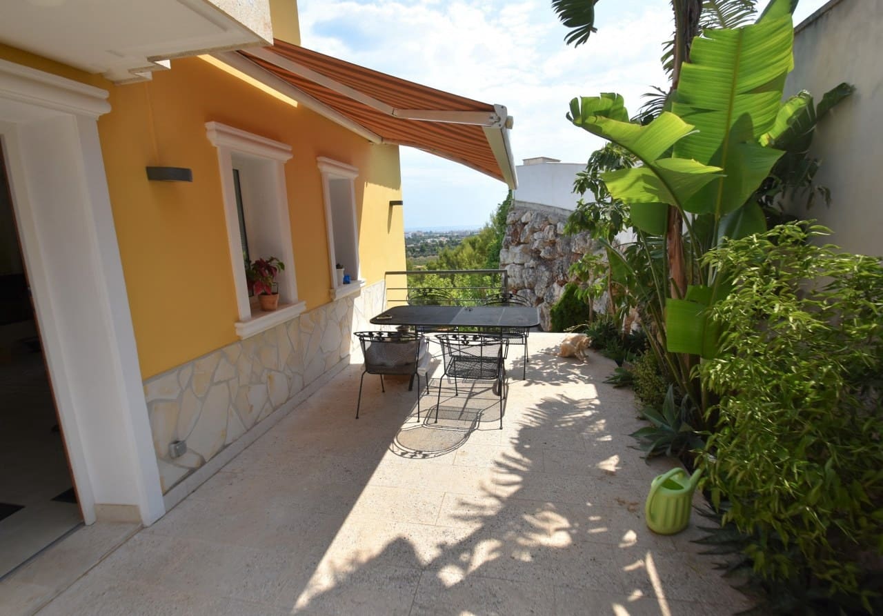 Chalet de 3 habitaciones en Dénia en venta con piscina - 590.000 € (Ref: 6250851)