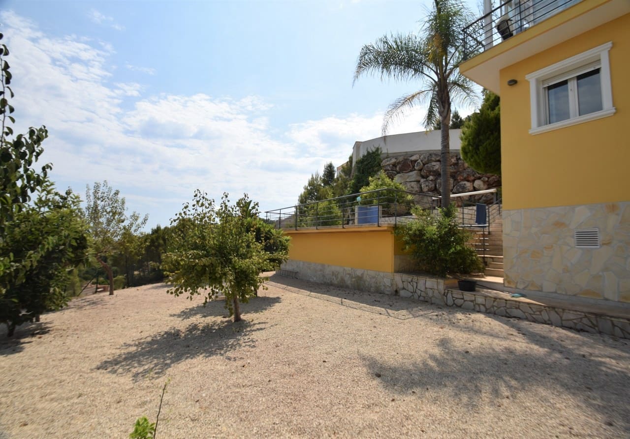 Chalet de 3 habitaciones en Dénia en venta con piscina - 590.000 € (Ref: 6250851)