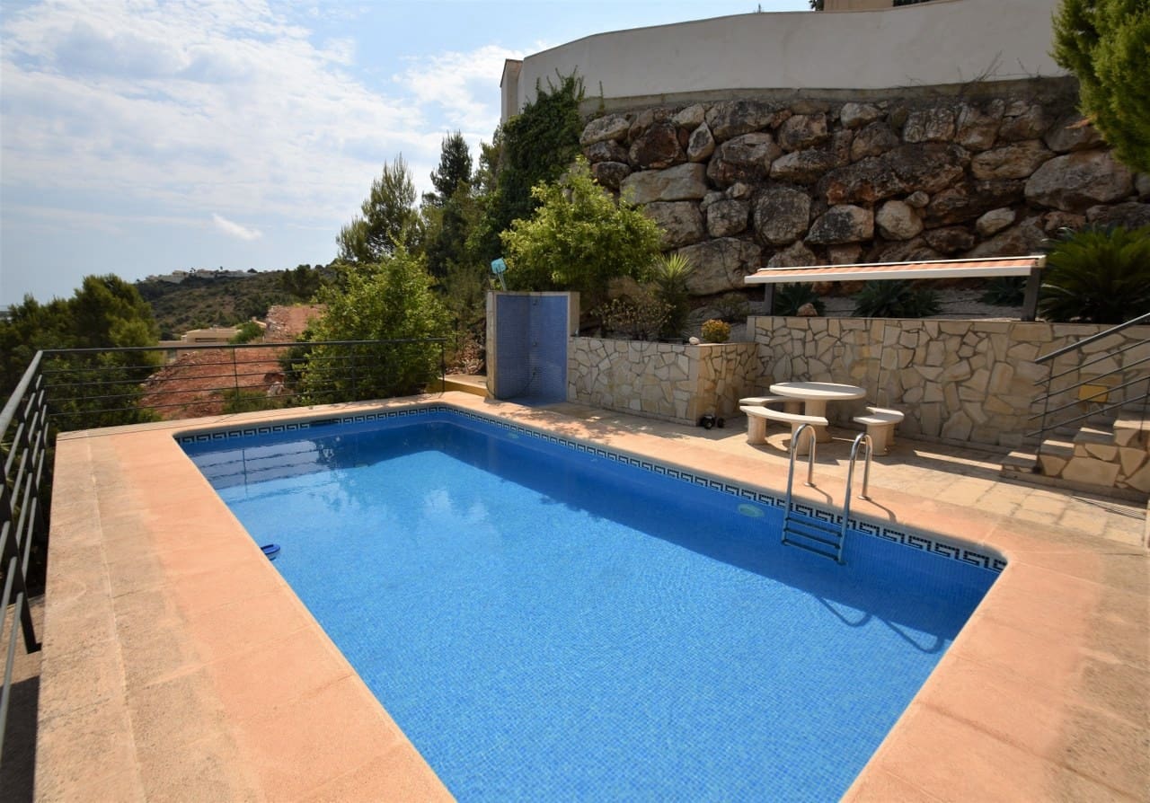 Chalet de 3 habitaciones en Dénia en venta con piscina - 590.000 € (Ref: 6250851)