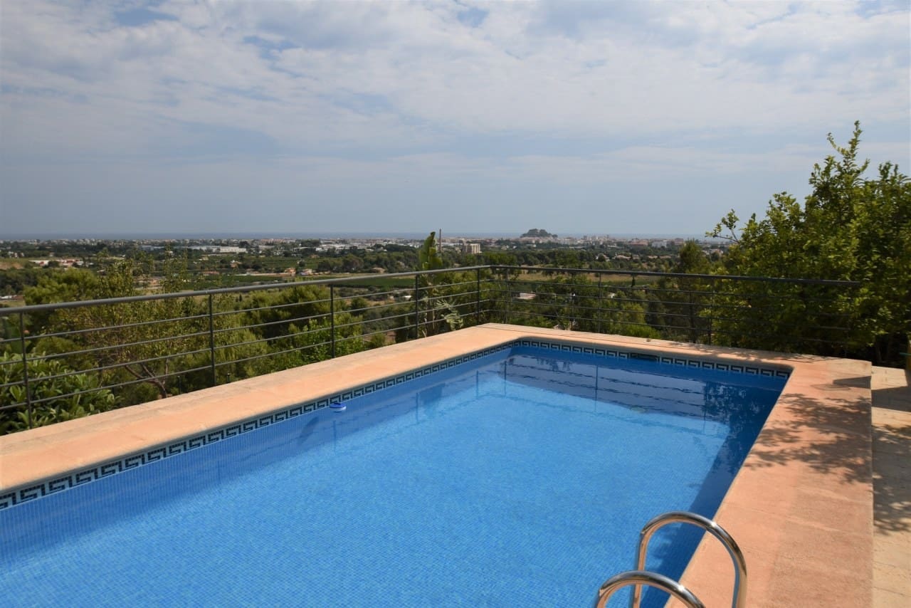 3 bedroom Villa for sale in Denia with pool - € 590,000 (Ref: 6250851)
