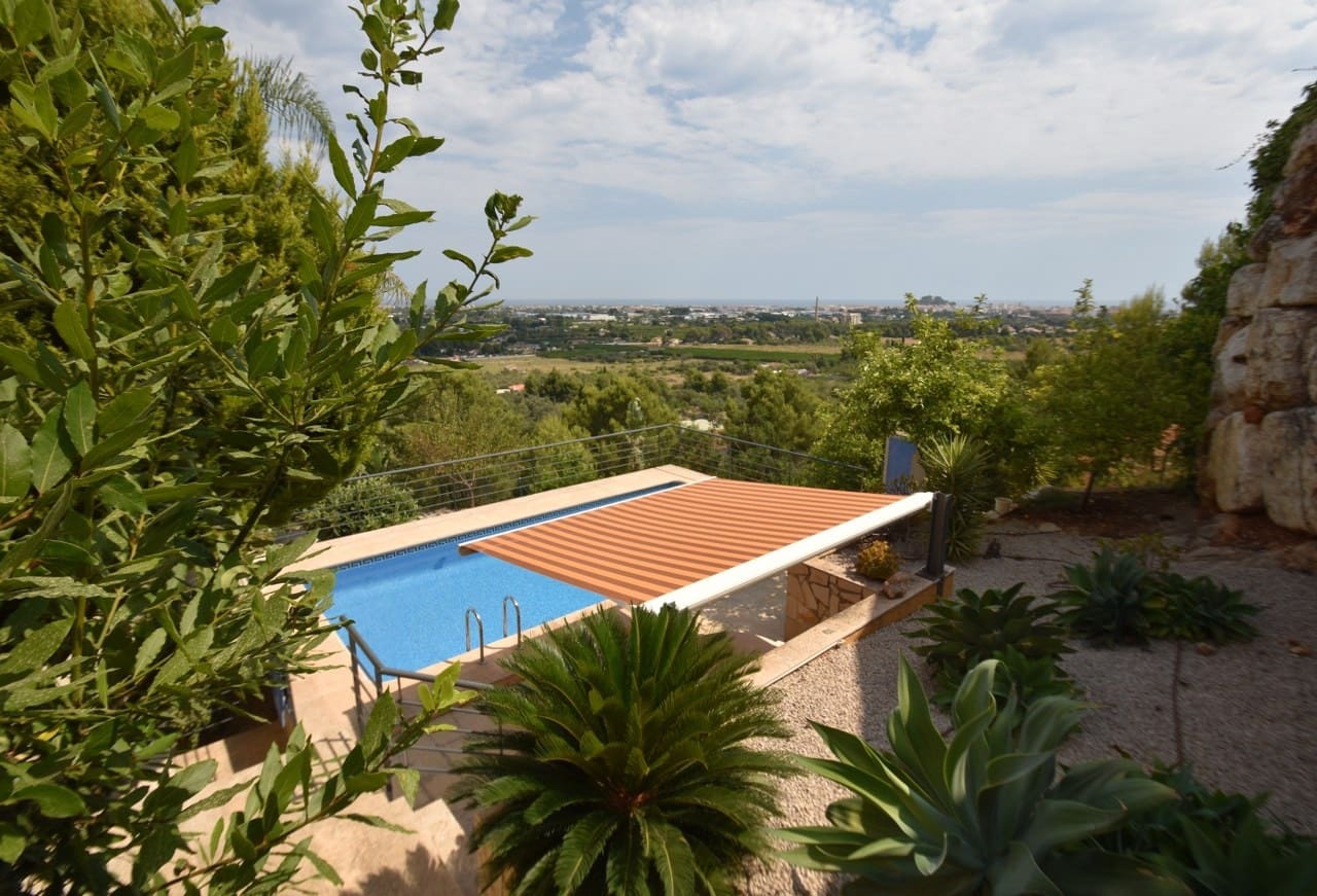 3 bedroom Villa for sale in Denia with pool - € 590,000 (Ref: 6250851)