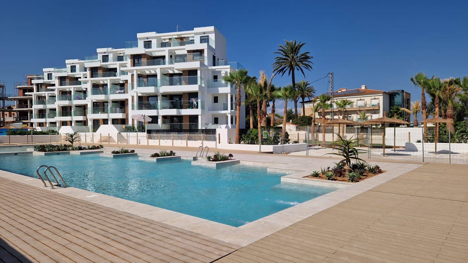 2 bedroom Apartment for sale in Denia with pool - € 285,000 (Ref: 6436149)