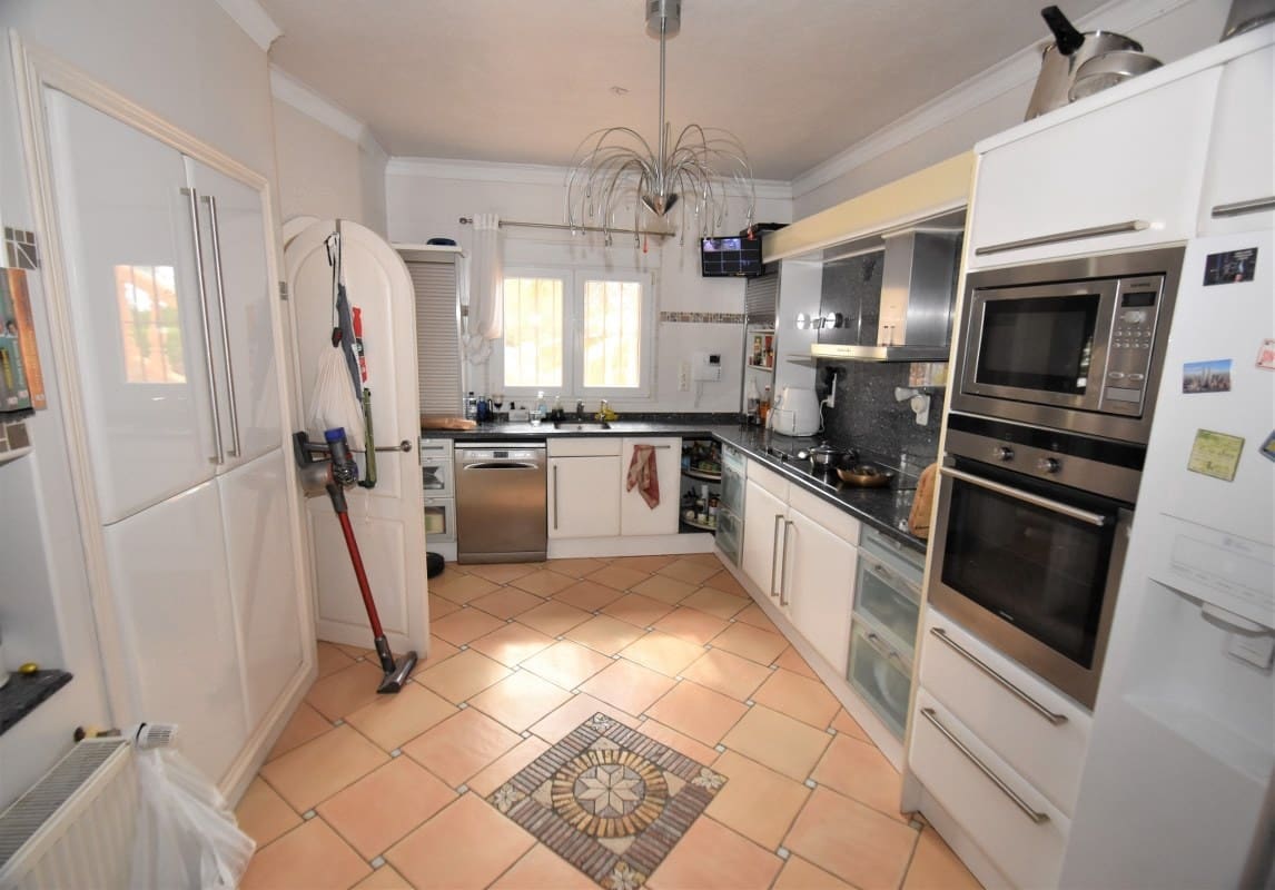 9 bedroom Villa for sale in Denia with pool - € 980,000 (Ref: 6826317)