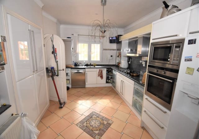 9 Zimmer Villa zu verkaufen in Dénia mit Pool - 980.000 € (Ref: 6826317)