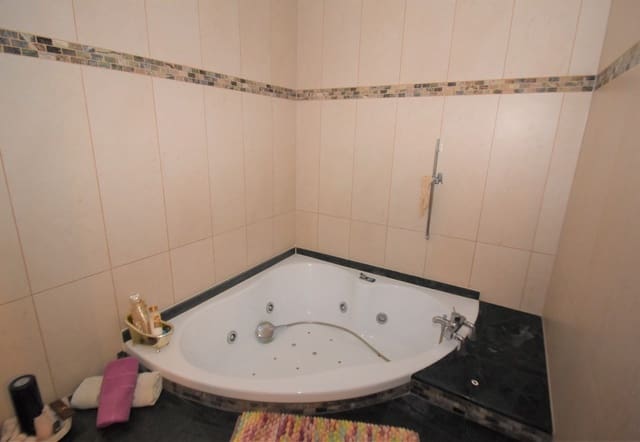 9 Zimmer Villa zu verkaufen in Dénia mit Pool - 980.000 € (Ref: 6826317)