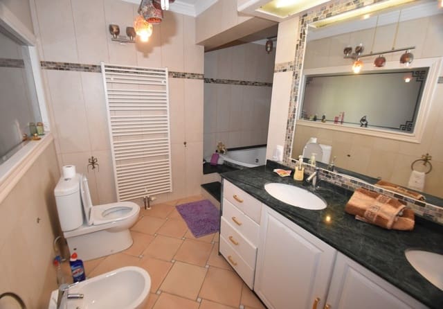 9 Zimmer Villa zu verkaufen in Dénia mit Pool - 980.000 € (Ref: 6826317)