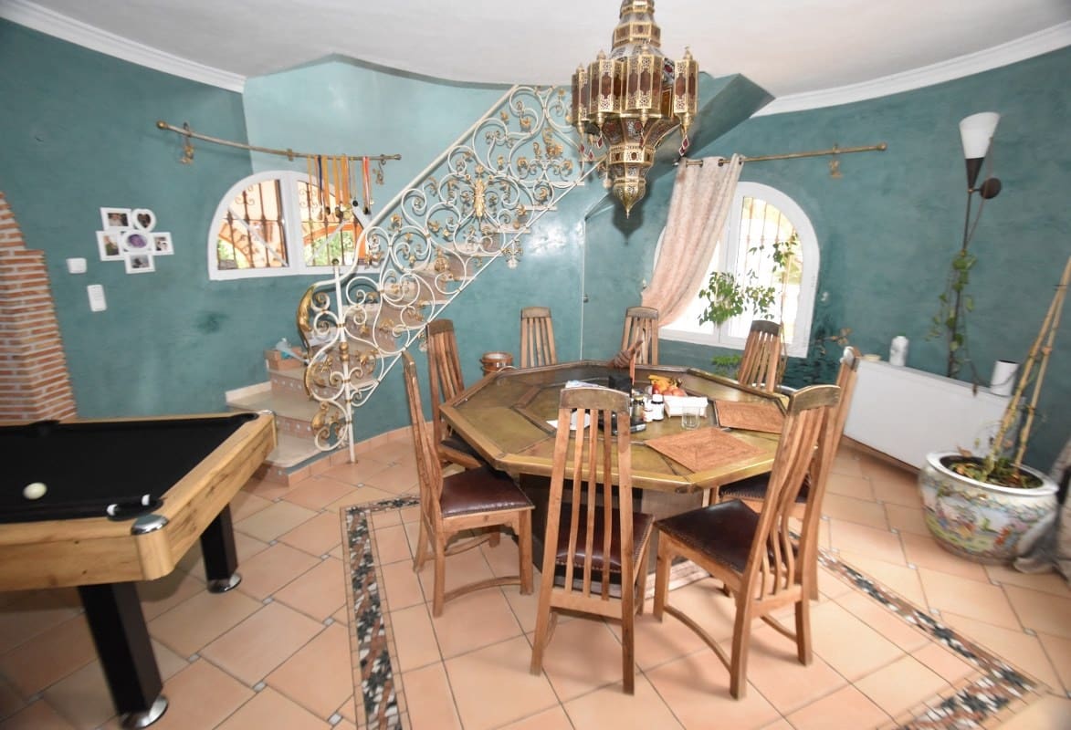 9 bedroom Villa for sale in Denia with pool - € 980,000 (Ref: 6826317)