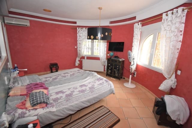 9 Zimmer Villa zu verkaufen in Dénia mit Pool - 980.000 € (Ref: 6826317)