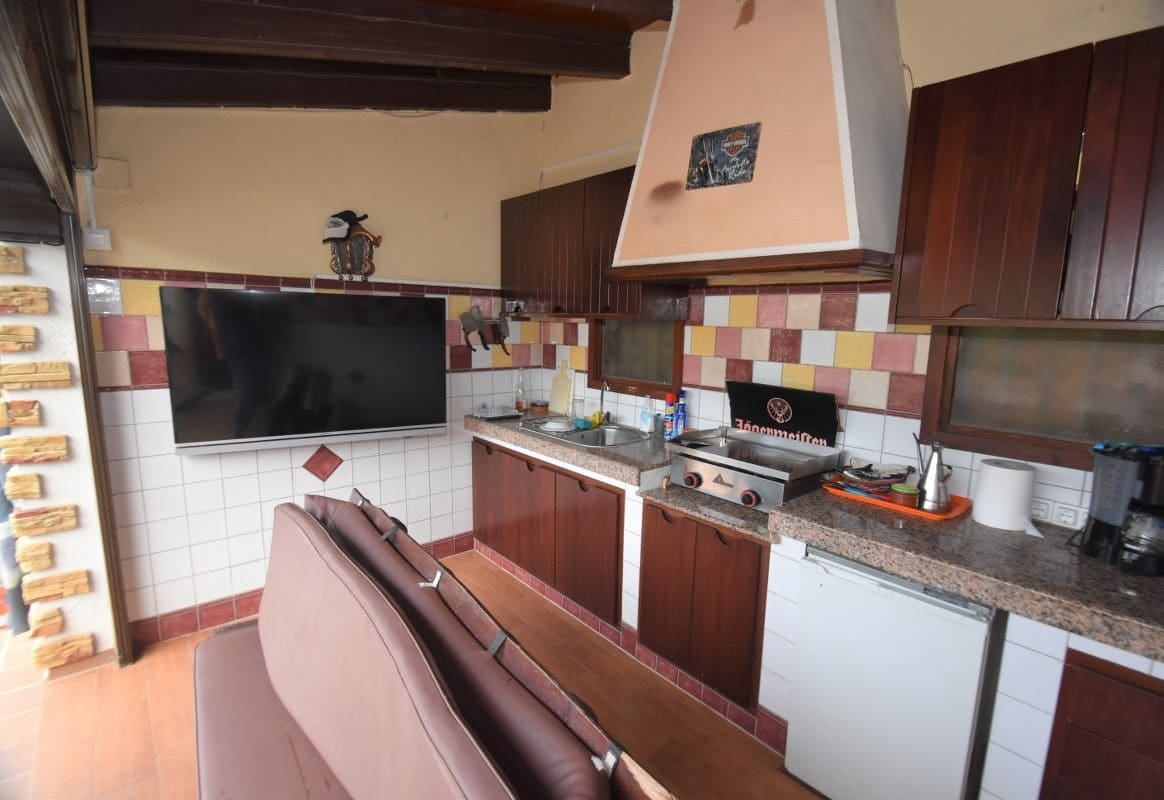 9 bedroom Villa for sale in Denia with pool - € 980,000 (Ref: 6826317)