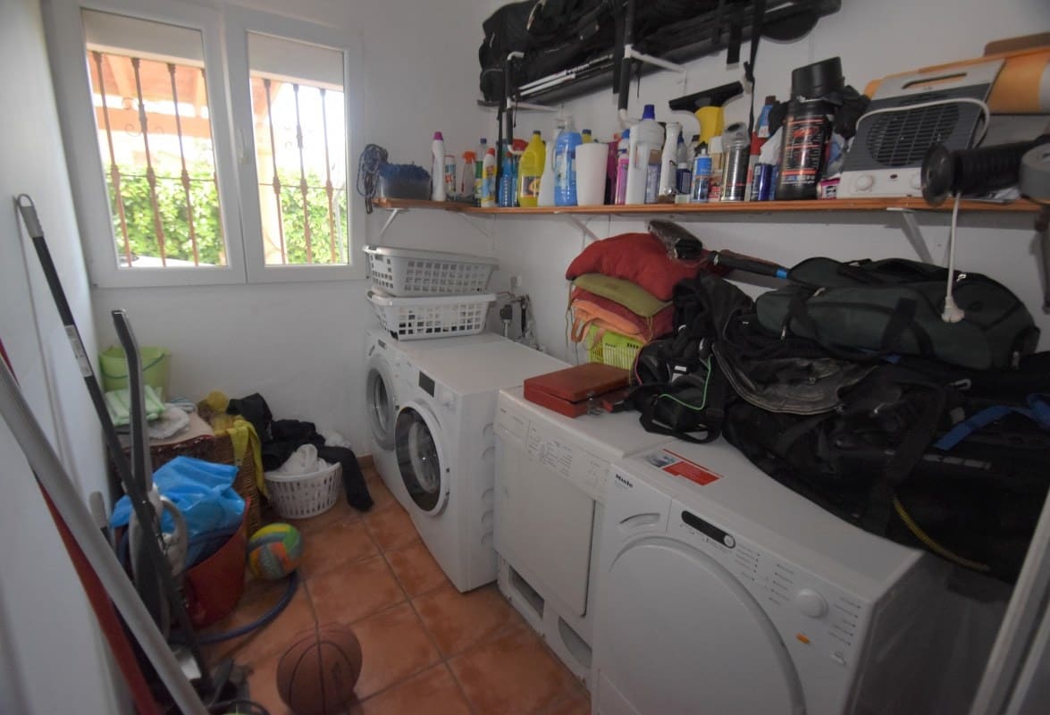 9 bedroom Villa for sale in Denia with pool - € 980,000 (Ref: 6826317)