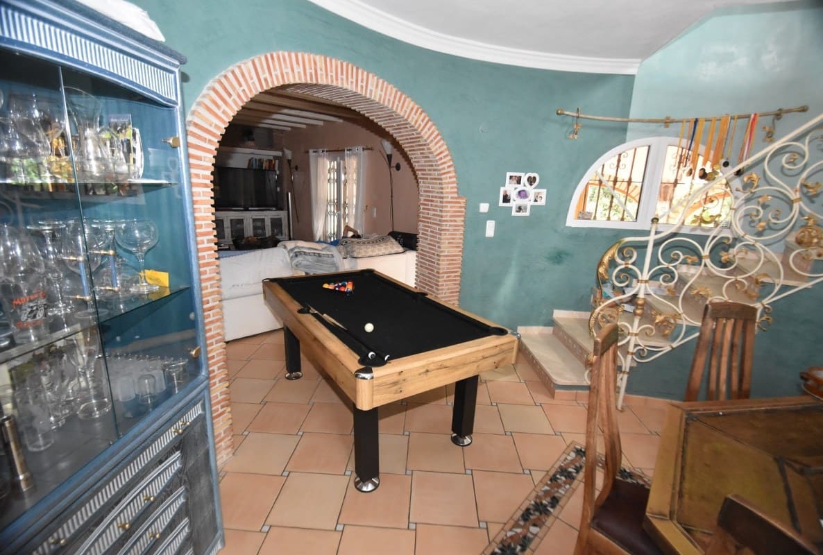 9 bedroom Villa for sale in Denia with pool - € 980,000 (Ref: 6826317)