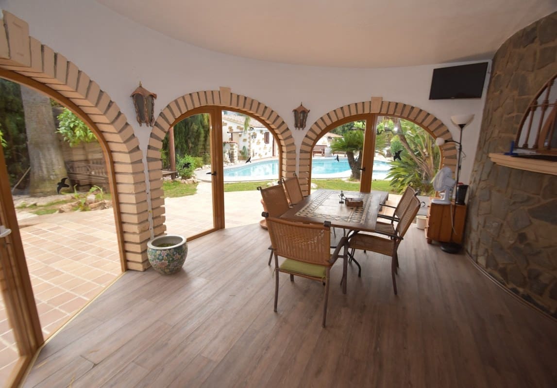 9 bedroom Villa for sale in Denia with pool - € 980,000 (Ref: 6826317)