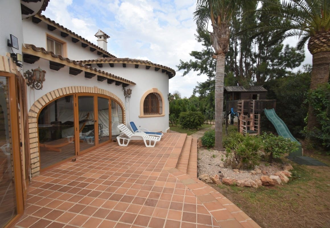 9 bedroom Villa for sale in Denia with pool - € 980,000 (Ref: 6826317)