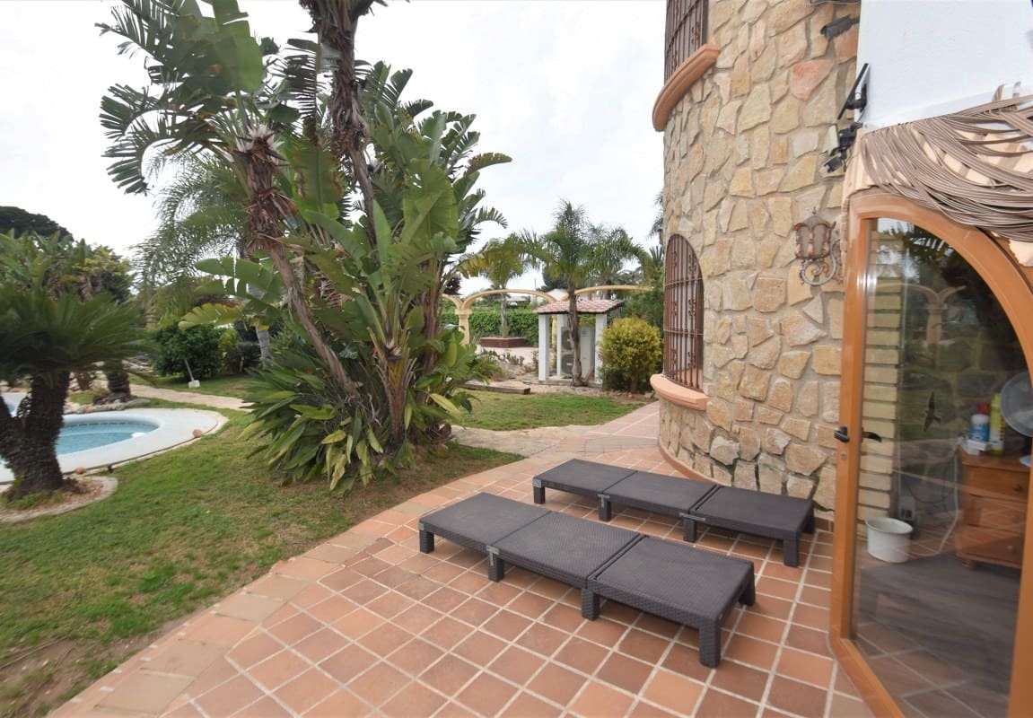 9 bedroom Villa for sale in Denia with pool - € 980,000 (Ref: 6826317)
