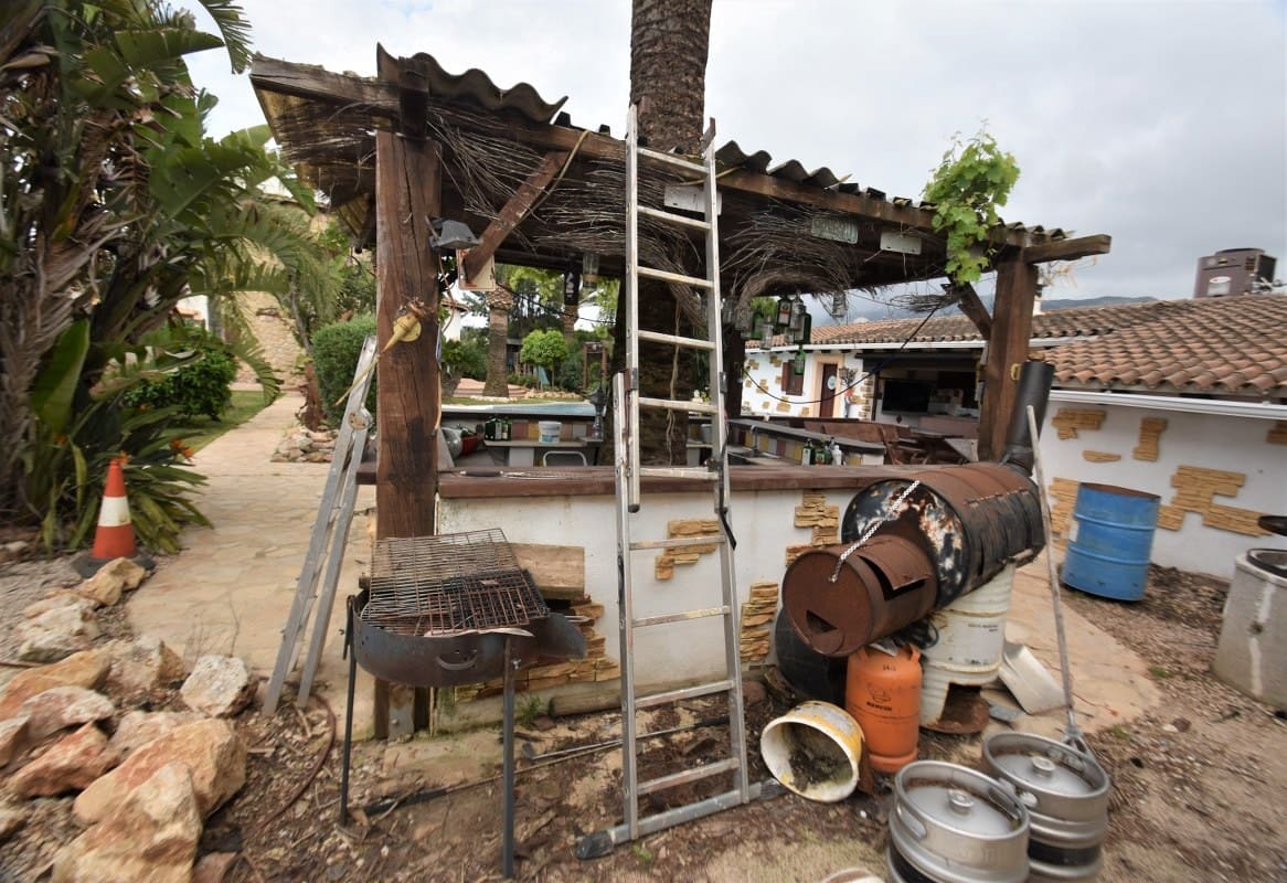 9 bedroom Villa for sale in Denia with pool - € 980,000 (Ref: 6826317)