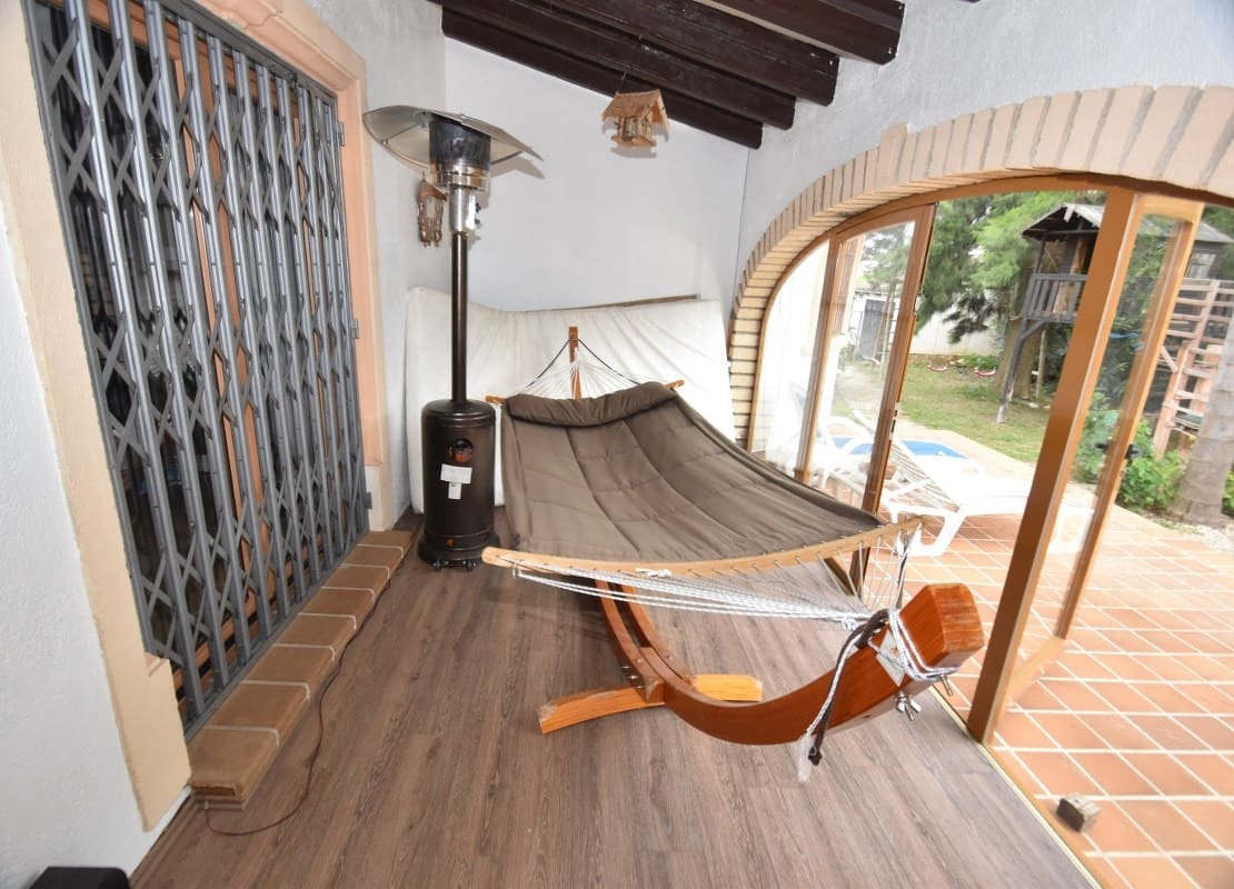 9 bedroom Villa for sale in Denia with pool - € 980,000 (Ref: 6826317)