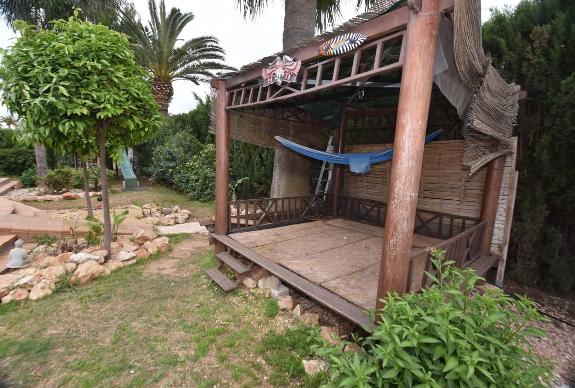 9 bedroom Villa for sale in Denia with pool - € 980,000 (Ref: 6826317)