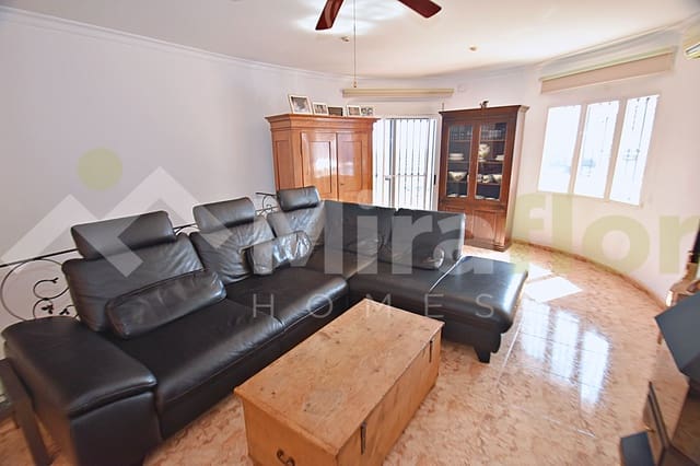 Chalet de 4 habitaciones en Oliva en venta con piscina - 495.000 € (Ref: 7615307)