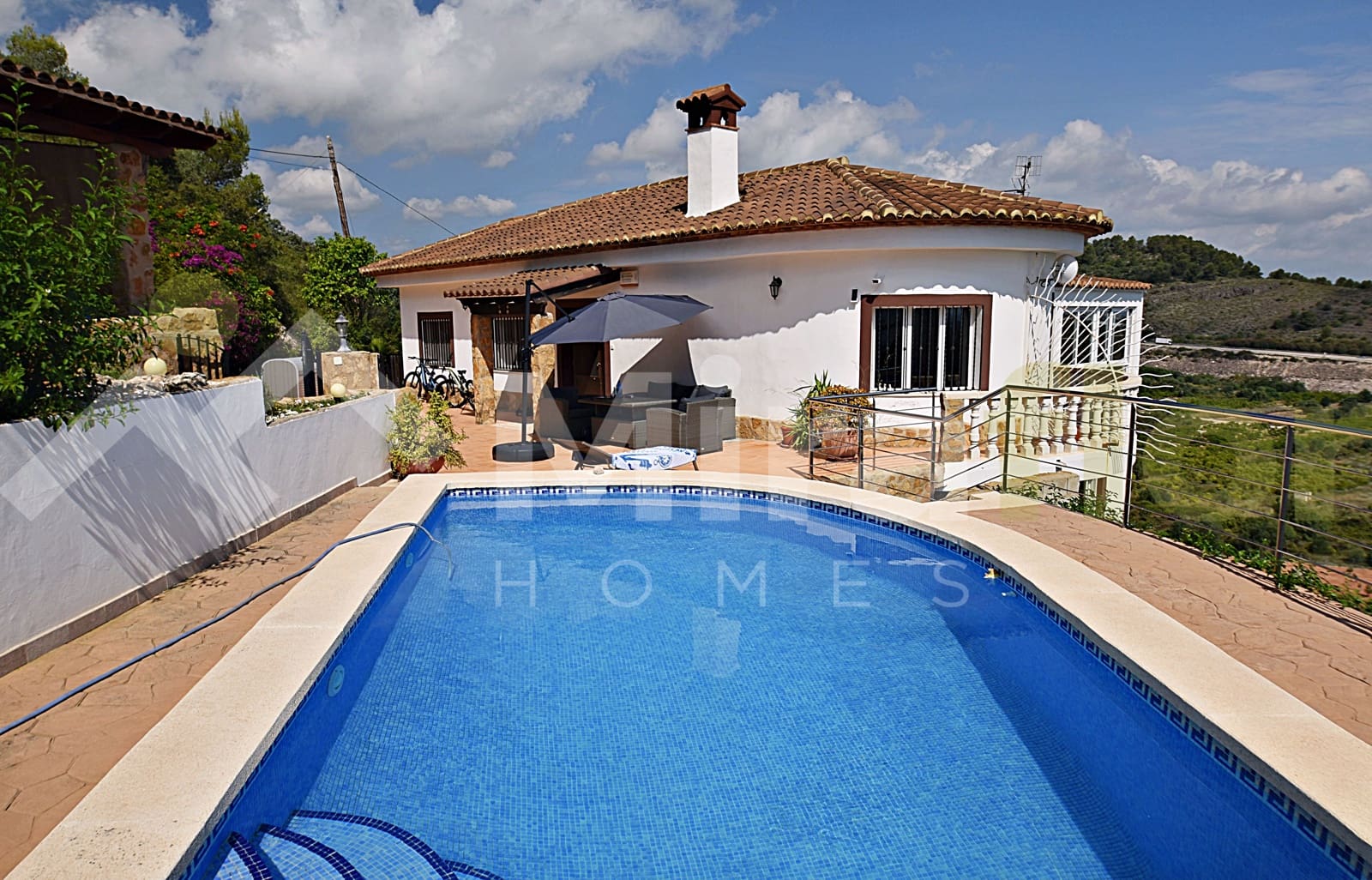 4 bedroom Villa for sale in Oliva with pool - € 495,000 (Ref: 7615307)