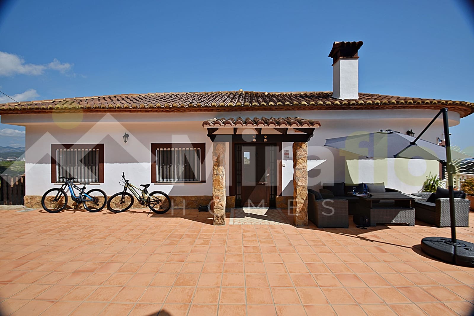 4 bedroom Villa for sale in Oliva with pool - € 495,000 (Ref: 7615307)