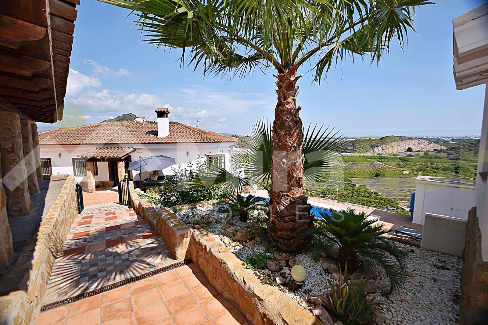 4 bedroom Villa for sale in Oliva with pool - € 495,000 (Ref: 7615307)