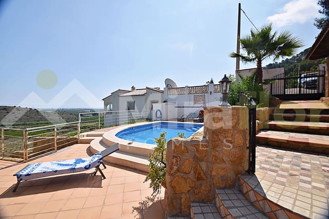 Chalet de 4 habitaciones en Oliva en venta con piscina - 495.000 € (Ref: 7615307)
