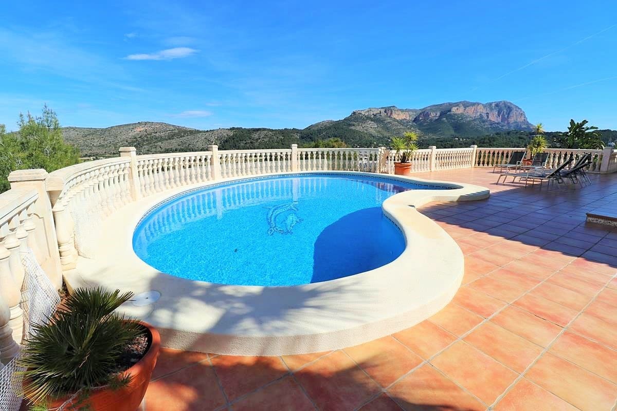 4 bedroom Villa for sale in Denia with pool - € 975,000 (Ref: 7621129)