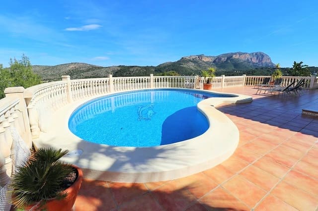 4 bedroom Villa for sale in Dénia with pool - € 975,000 (Ref: 7621129)