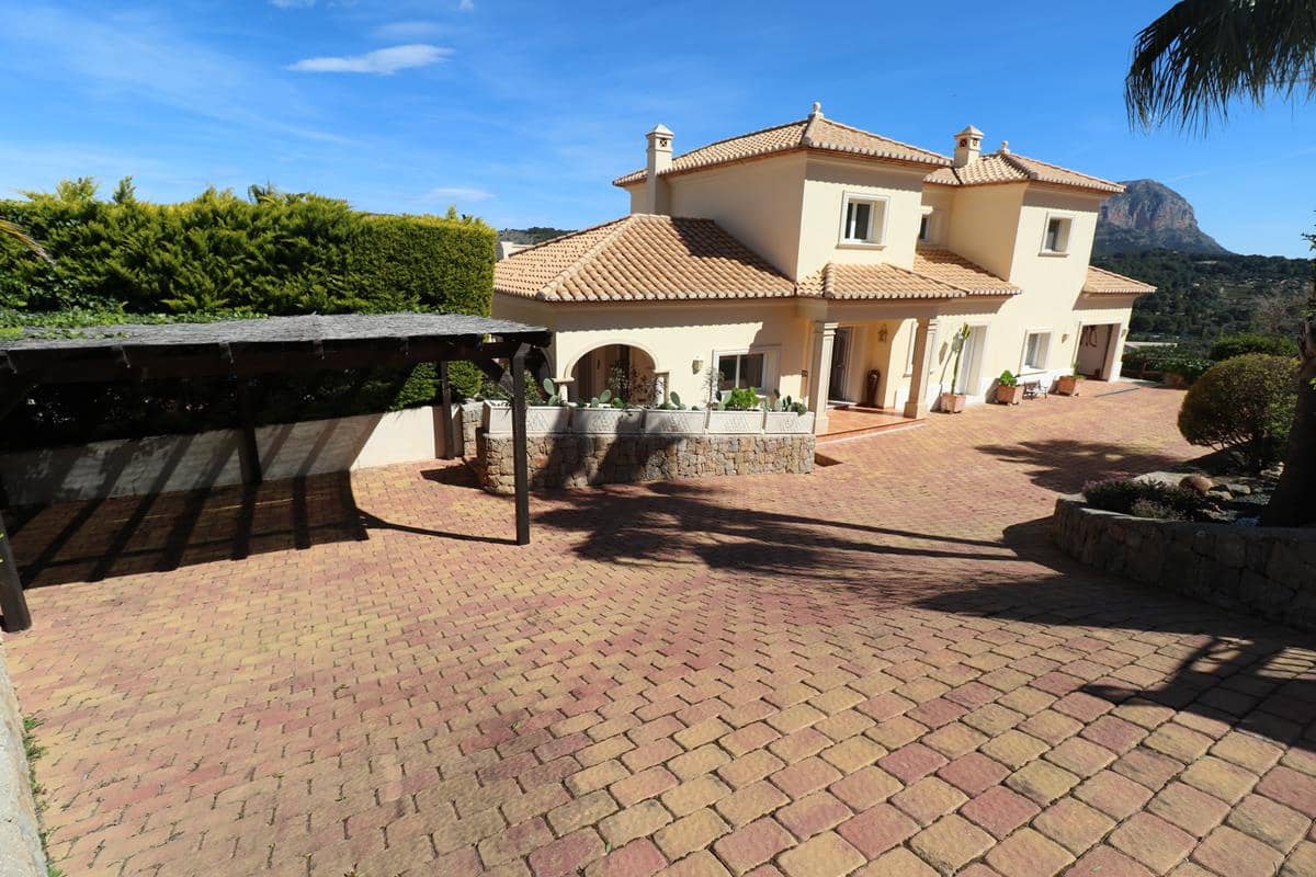 4 bedroom Villa for sale in Denia with pool - € 975,000 (Ref: 7621129)