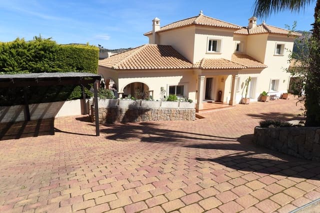 4 bedroom Villa for sale in Dénia with pool - € 975,000 (Ref: 7621129)