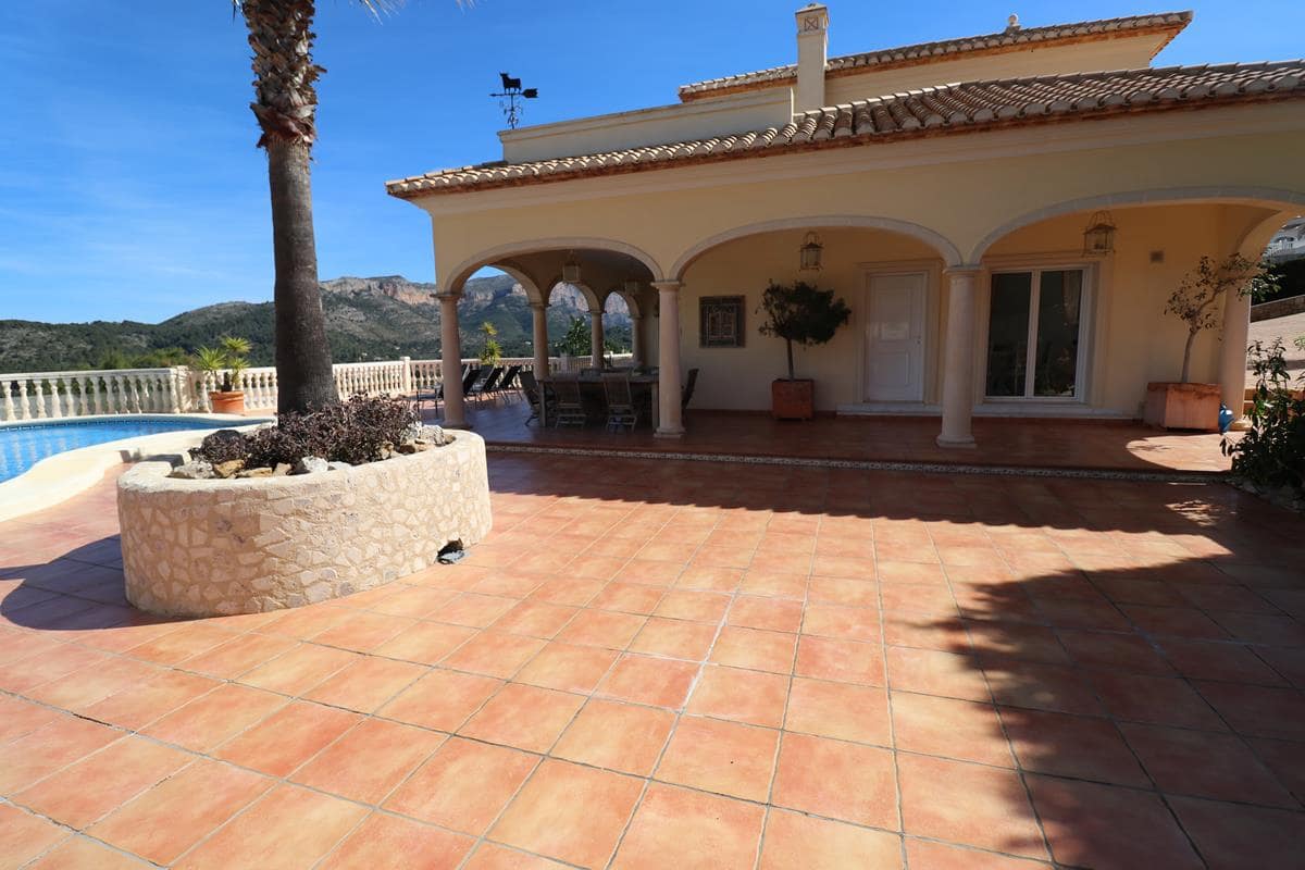 4 bedroom Villa for sale in Denia with pool - € 975,000 (Ref: 7621129)