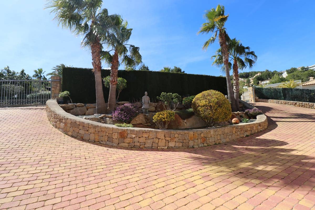 4 bedroom Villa for sale in Denia with pool - € 975,000 (Ref: 7621129)