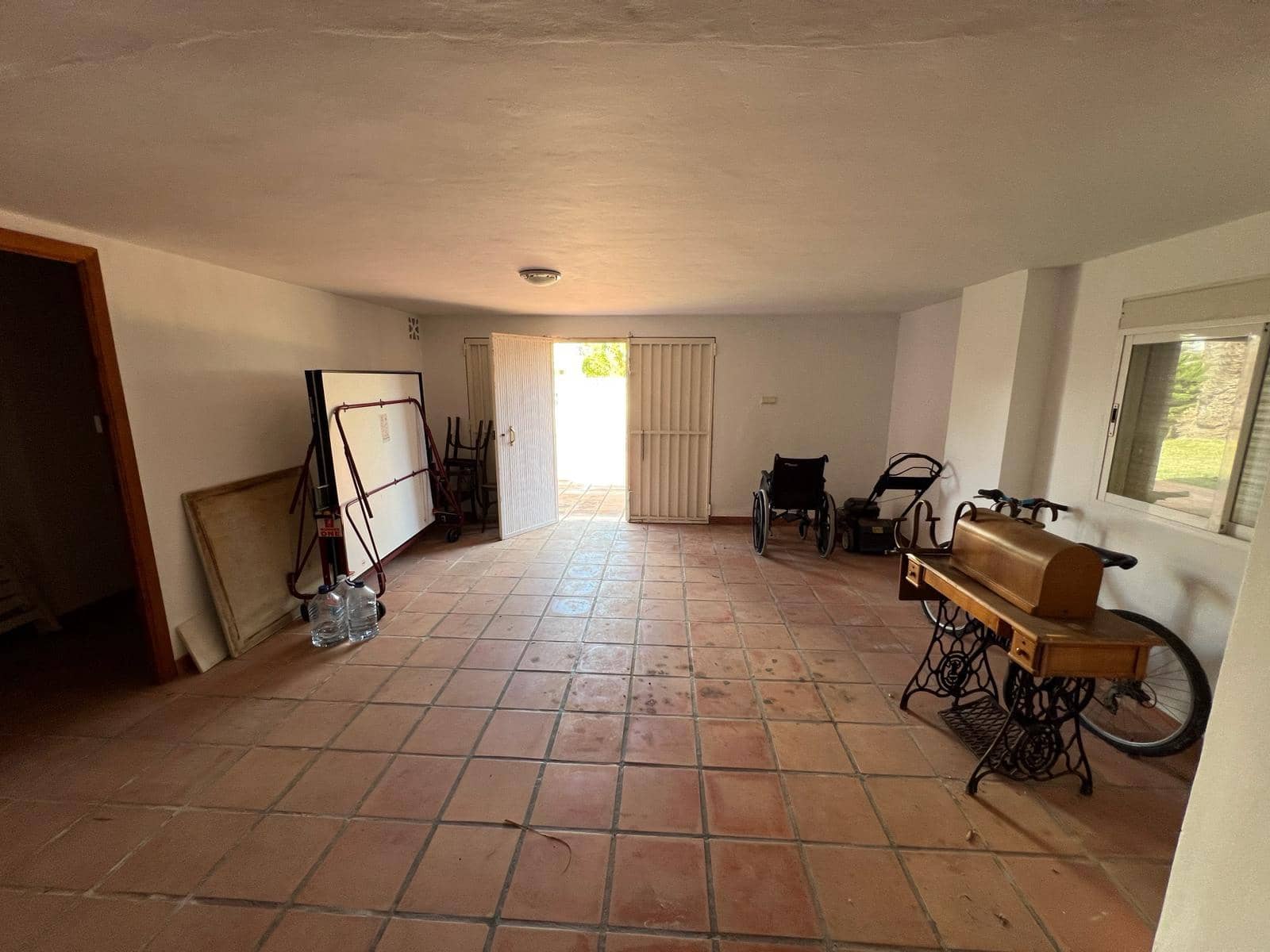 6 bedroom Villa for sale in Oliva - € 495,000 (Ref: 8155076)