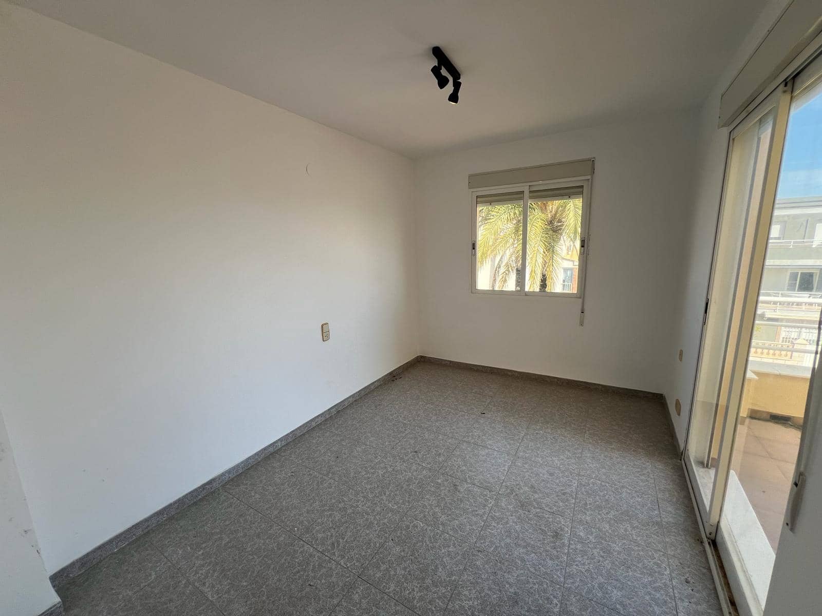 6 bedroom Villa for sale in Oliva - € 495,000 (Ref: 8155076)