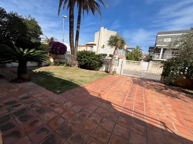 6 bedroom Villa for sale in Oliva - € 495,000 (Ref: 8155076)