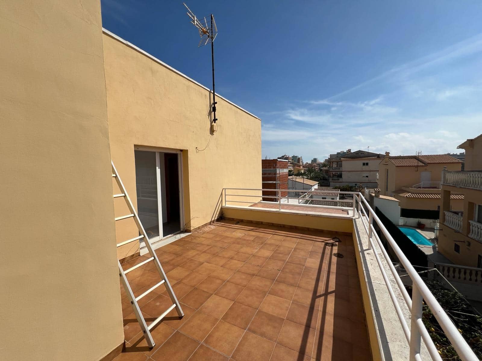 6 bedroom Villa for sale in Oliva - € 495,000 (Ref: 8155076)