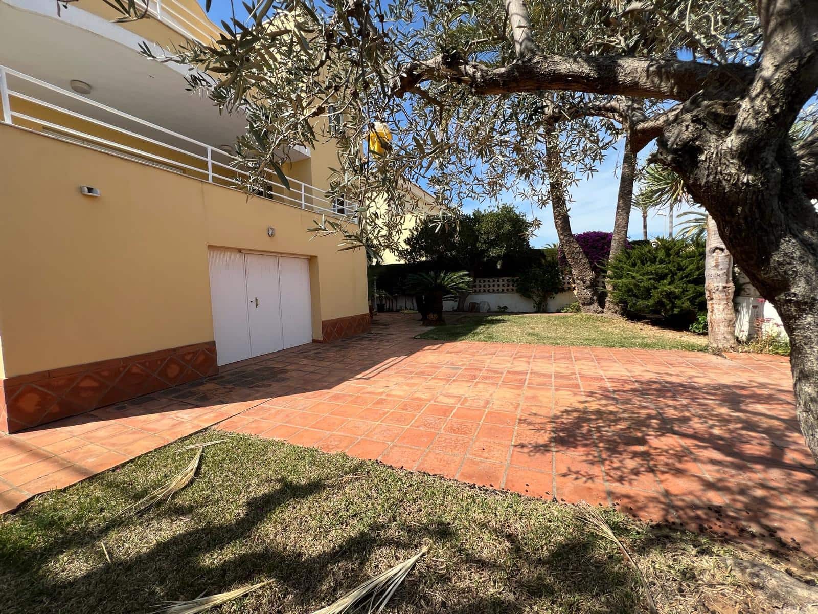 6 bedroom Villa for sale in Oliva - € 495,000 (Ref: 8155076)