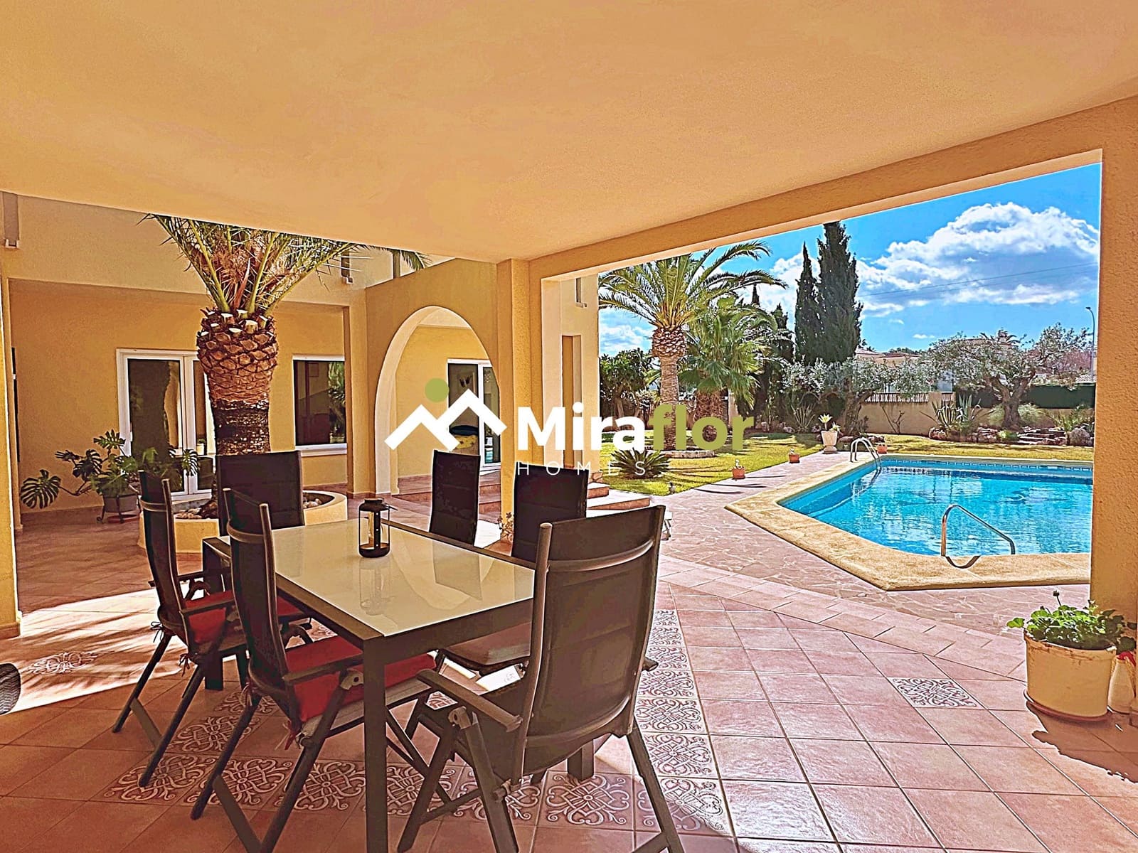 3 Zimmer Villa zu verkaufen in Els Poblets mit Pool - 848.000 € (Ref: 8310849)