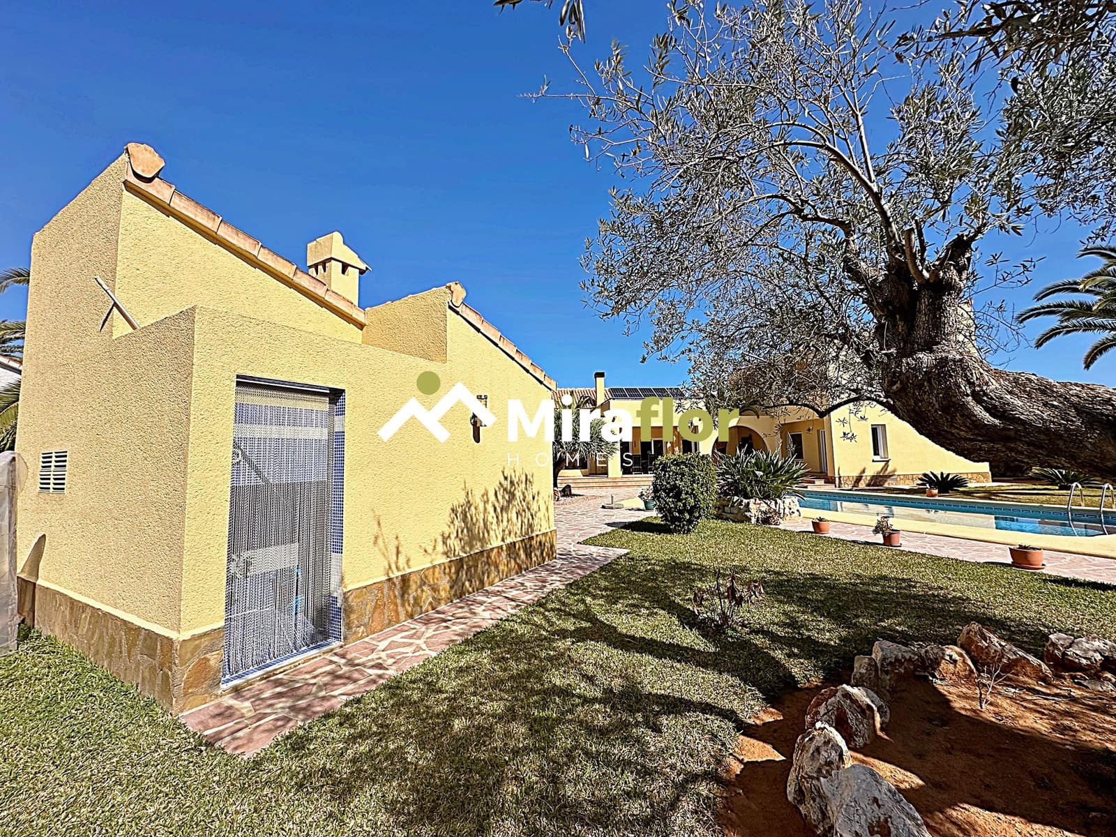 3 Zimmer Villa zu verkaufen in Els Poblets mit Pool - 848.000 € (Ref: 8310849)