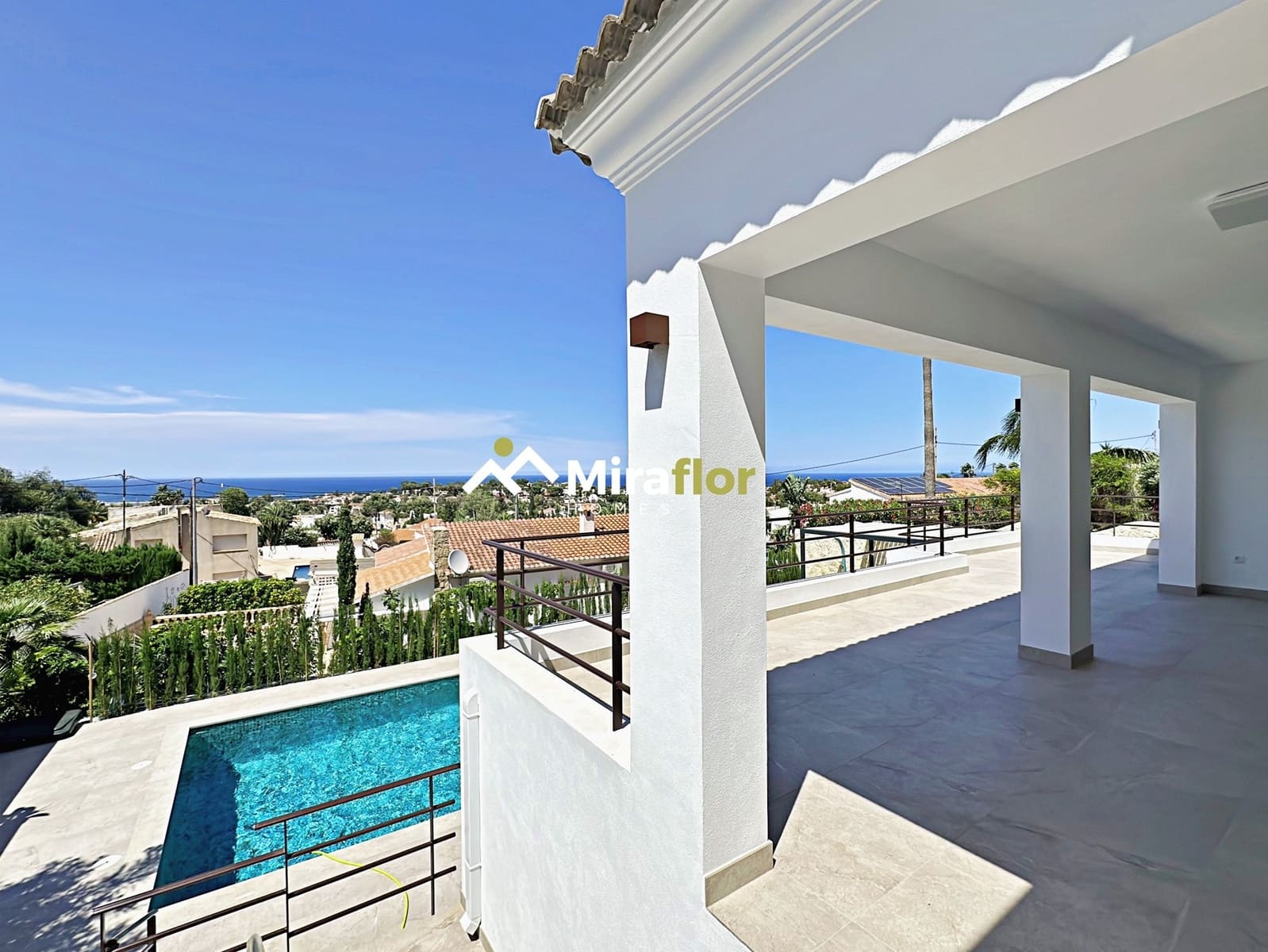 4 bedroom Villa for sale in Denia with pool - € 999,000 (Ref: 8385603)