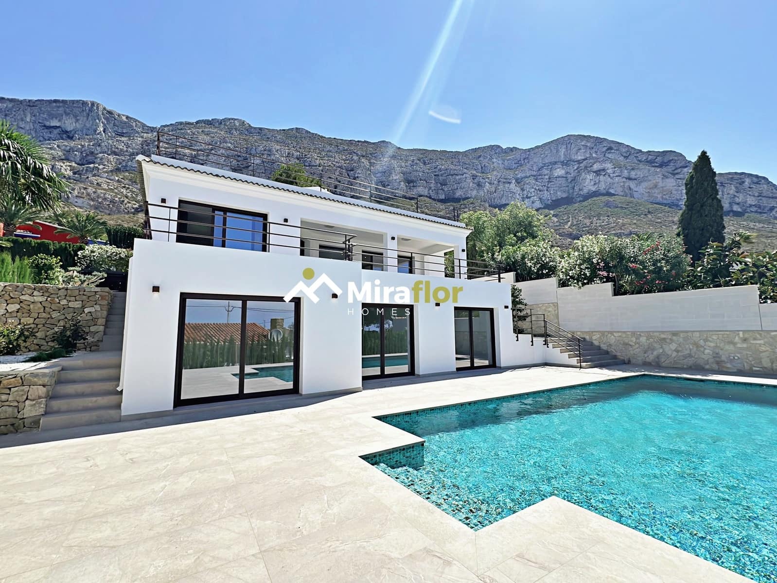 4 bedroom Villa for sale in Denia with pool - € 999,000 (Ref: 8385603)