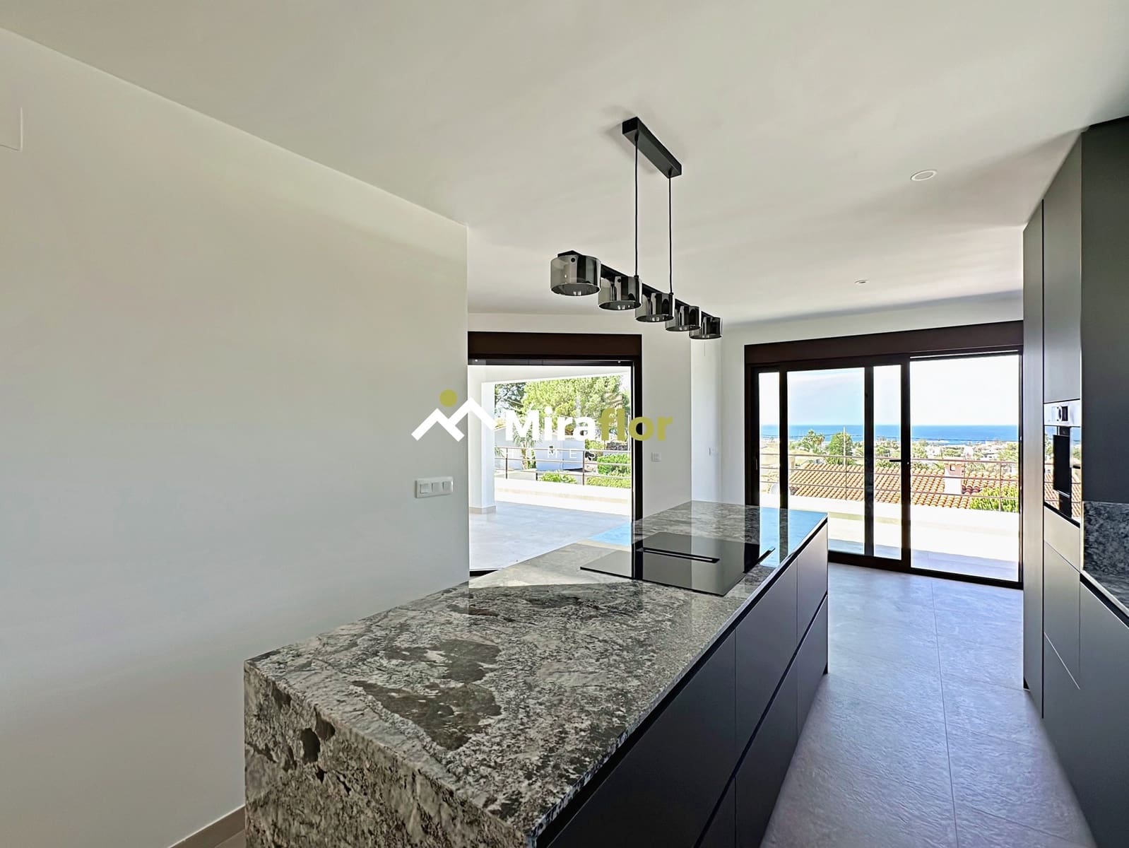 4 bedroom Villa for sale in Denia with pool - € 999,000 (Ref: 8385603)