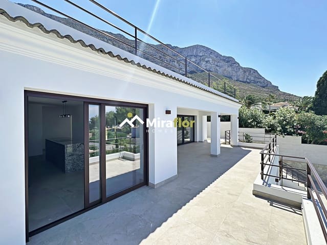 Chalet de 4 habitaciones en Dénia en venta con piscina - 999.000 € (Ref: 8385603)