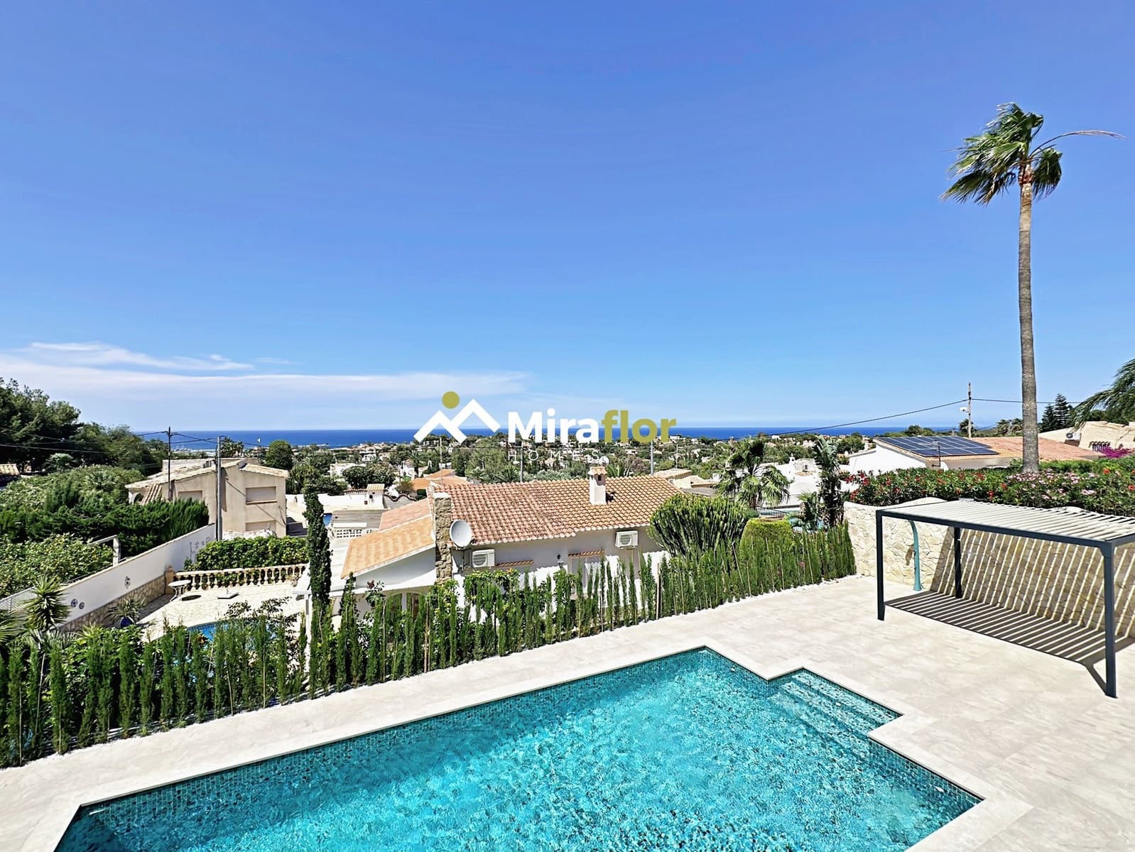 4 bedroom Villa for sale in Denia with pool - € 999,000 (Ref: 8385603)